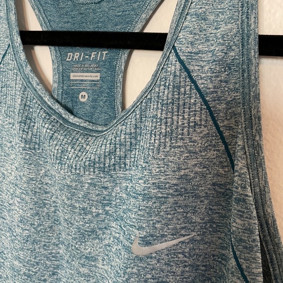 Nike dri fit tank size medium - Picture 2 of 3